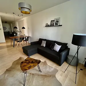 Purer Luxus Mit 2 Schlafzimmern, Balkon Und Privat-parkplatz Apartment